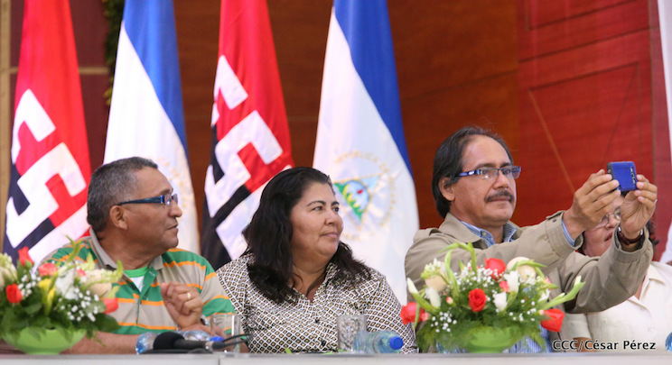 Presidente Daniel Ortega y Compa&ntilde;era Rosario Murillo con trabajadores y trabajadoras de Nicaragua